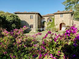 .is a tastefully restored spacious tuscan farmhouse that sleeps up to 9 people in 4 bedrooms. Tuscan Farmhouse Home Immobiliare Italiano