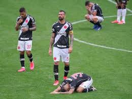 Em um jogo morno e com muitos erros no estádio nilton santos, o alvinegro chegou ao triunfo com dois gols no segundo tempo, balançando as redes com marco antônio e chay. Vasco E O Grande Com Mais Rebaixamentos Na Historia Do Brasileirao 25 02 2021 Uol Esporte