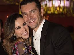 Martín fuentes explica cómo está de salud. Asi Celebra Jacqueline Bracamontes Su Aniversario De Bodas Lo Ultimo Las Estrellas Tv