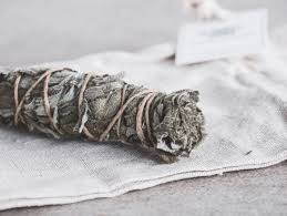 Smudge Nettoyage Purification Le Simple Sauge En 2020 Batons De Fumigation Sauge Ficelle De Chanvre