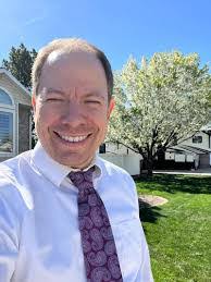 Warren Tharp's Instagram, Twitter & Facebook