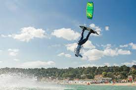 Along with the competition and the new events of the mondial du vent, kitesurfers will ride in a long distance race of 20 km during which. Elite Der Wind Und Kitesurfer Beim Mondial Du Vent 2019