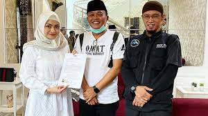 Sule dan nathalie holscher instagram/panjikomara. Nathalie Holscher Tak Sangka Keluarga Ikhlas Dirinya Mualaf