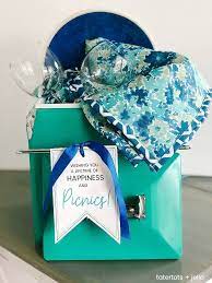 Picnic Basket Wedding Gift Idea Free Tags And 4 More Wedding Ideas Picnic Gifts Wedding Gift Baskets Diy Gifts