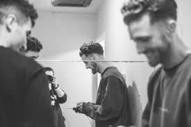 Jack Frank: Singing pianist