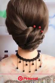 A simple accent braid looks gorgeous on short hair. Longhairstyles Shorthairstyles In 2020 Easy Hairstyle Video Easy Hairstyles Short Hair Updo Clara Beauty My