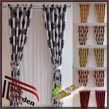 Ruang tamu minimalis yang nyaman bisa anda ciptakan dengan beberapa trik seperti penggunaan cermin atau pemilihan furniture berukuran tepat. Gorden Jendela Ruang Tamu Model Rumah Minimalis Motif Elegan Mewah Kain Blackout Import Terbaru Shopee Indonesia