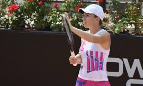 Halep (27 ani), care jucase finala la roma în 2017 şi 2018. Exclusiv A Fost Un Moment Ciudat Simona Halep DupÄ Victoria Care A Dus O Pentru A Treia OarÄ In Finala De La Roma