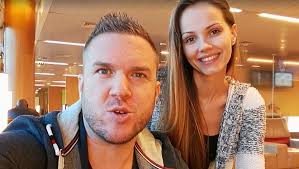 Ebben mi is szívből reménykedünk és sok sikert kívánunk hozzá! Kasza Tibi Szabad Szemmel Jol Lathato Idot Toltunk Miamiban 24 Hu