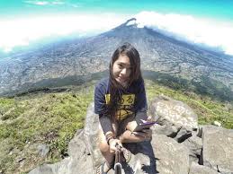 Inilah daftar tempat wisata terbaik di gresik, jawa timur. 5 Cewek Cantik Ini Jadi Selebgram Karena Hobi Mendaki Gunung Janganlupabahagia Com