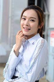 Lee first received attention as a television presenter for cable tv hong kong's entertainment and sports channels, having covered popular programmes such as king of sports (體育王) and amazing spaces. æŽä½³èŠ¯ali Lee Beautiful Sexy