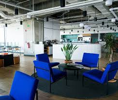 Asi Lucen Los Sillones Oriel En Azul Intenso Y La Mesa Elegidos Para We Work Artz Pedregal Necesitas Nuestro Catalogo Furniture Cool Furniture Types Of Sofas