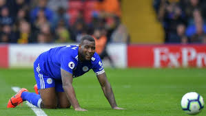 The leicester city captain was booked twice for two challenges on everton. Leicester City Fans Turn On Captain Wes Morgan After Poor Display In Watford Defeat 90min