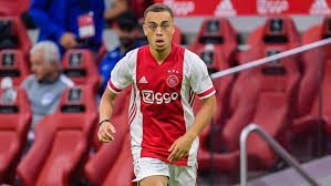 Le quotidien sport a surtout insisté sur les dessous de l'accord entre le joueur et le fc. Mercato L Americain Sergino Dest S Engage Au Fc Barcelone Le Soir