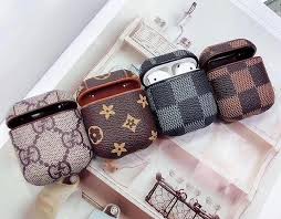 Pin By 𝒥𝑒𝓈𝓈𝒾𝒸𝒶 On A C C Ye S S S R I Ye S Airpod Case Leather Case Phone Case Accessories
