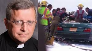 Mystery 'angel' priest identified, comes forward in blog comment