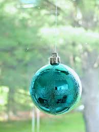 Starfish and sand dollar beach christmas ornaments. How To Hang Christmas Ornaments In A Window No Damage Dans Le Lakehouse