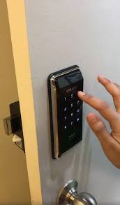 Kunci pintu tambahan merupakan pengunci serbaguna untuk berbagai jenis pintu & lemari. Cara Nak Kunci Rumah Tanpa Guna Anak Kunci Pakai Smart Door Lock Macam Ni Vanilla Kismis