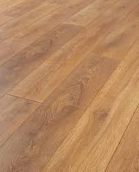 2 22m2 Pack Wickes Co Uk Oak Laminate Flooring Laminate Flooring Wood Laminate Flooring