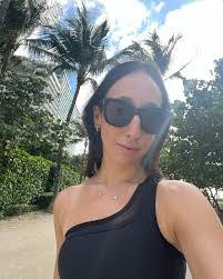 Amanda Zweig's Instagram, Twitter & Facebook