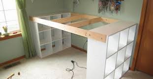 Ihr sucht nach inspiration und info, wie ihr euren kinderschreibtisch selber bauen könnt? Diy Schreibtisch Aus 3 Ikea Regalen Selbst Basteln