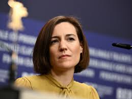 La cineasta Carla Simon ficha por Junts para cerrar la lista de su pueblo  el 28-M