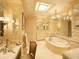 Sebuah kamar mandi yang mewah dengan luas tempatnya, dan elegan dengan motif warna dominan yang dipilih untuk kamar mandi ini. Kamar Mandi Mewah Dan Elegan