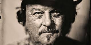 Contact zucchero fornaciari on messenger. Ouca Wanted A Coletanea Dos 30 Anos De Carreira De Zucchero
