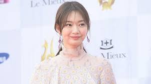 (from 47 kg to 77 kg) for her role in oh my venus. Berkat Oh My Venus Shin Min Ah Jadi Aktris Terbaik Di Seoul Drama Awards