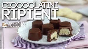Ricette cioccolatini golosi, con cioccolato fondente, cioccolato al latte o bianco. Cioccolatini Ripieni Versione Kinder Shocko Bons Ricetta Facile Tutorial Petitchef It Youtube