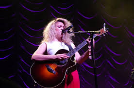 Tori Kelly Connects with Crowd