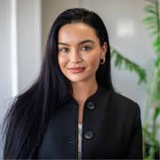 Happy birthday to meeeee🥳🤍 Thanks so much for all the birthday wishes and  my lovely team for making today so special x 23 has been my best year yet!  Can't wait to