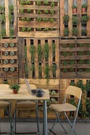 Once you have your slat removed from the pallet, you'll need to measure for the basic picket fence design. 8 Inventive Pallet Fence Ideas Houspire