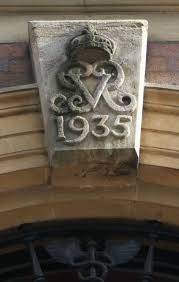 George V Keystone Great Malvern Post Office The Keystone Above The Door Of The Post Office Bears A Crown Plus The Letters Great Malvern Keystone Novelty Sign