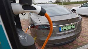 A használt autók piacán viszont továbbra is keresett a dízelmotoros meghajtás. Befellegzett Az Elektromos Autok Ingyen Toltesenek 24 Hu