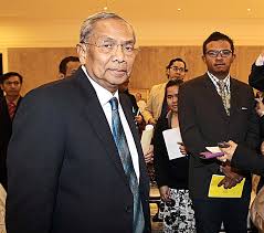 ^ datuk patinggi tan sri (doktor) hoji adenan bin hoji satem. Adenan Unveils Tough Action Plan Against Illegal Logging The Star