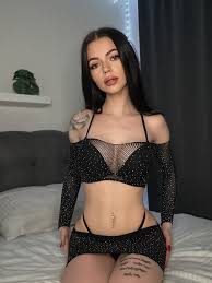 OnlyFans Model in lingerie - FameRegistry.com