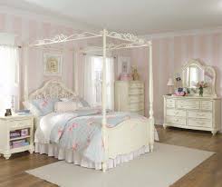 Shabby chic bedroom furniture creates this kind of style easily and harmonically. Pretty Canopy Bedroom Shabby Chic Bedroom Furniture Canopy Bedroom Sets