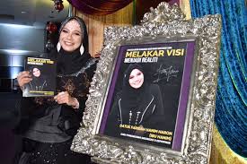 Selalunya kami akan buat panggilan video dan mereka selalu akan bertanya bila ibu boleh balik, bila kita boleh makan bersama, bila nak keluar jalan bersama. Blog