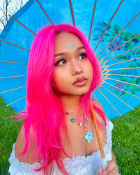 Playing with purple 💜⁠ What color are you falling for this season?! 🍂⁠ -⁠  >> https://bit.ly/2kyoLYt 📸@sonytachampa