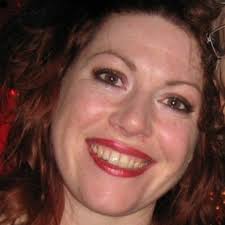 Amanda Curnow's Instagram, Twitter & Facebook