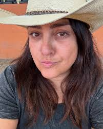 Esmeralda Palacios (@unbesobye) • Instagram photos and videos