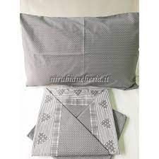 Il letto a una piazza e mezza non va confuso con il letto alla francese, che è ancora più largo. Completo Lenzuola Una Piazza E Mezza Cuore In Cotone Vari Colori B211