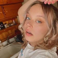 Alyssa Anzalone's Instagram, Twitter & Facebook