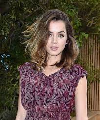 Best Medium Hairstyles For Women To Look Young And Pretty Fashion Knots Medium Hair Styles Womens Hairstyles Hair Styles