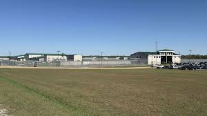 Suspect apprehended after hostage situation at Licking prison