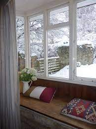 憧れの おしゃれな出窓 はこうやってつくる 海外インテリアに学ぼう naver まとめ bay window net curtains window styles