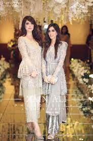 Pin Oleh Krutichevli Di Family And Friends Of The Bride Groom Outfit Ideas Pakaian Perkawinan Pakaian Pesta Model Pakaian Wanita