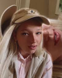 Isabella Lambert (@isabellalambert_) • Instagram photos and videos