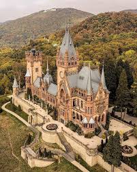 Nhn, 250 m südöstlich von schloss drachenburg sowie etwa 300 m nördlich und 110 höhenmeter unterhalb der burgruine drachenfels. Drachenfels Schloss Drachenburg Photos World Photos Inworld Instagram Fotograflari Ve Videolari Castle Beautiful Castles Fantasy Castle